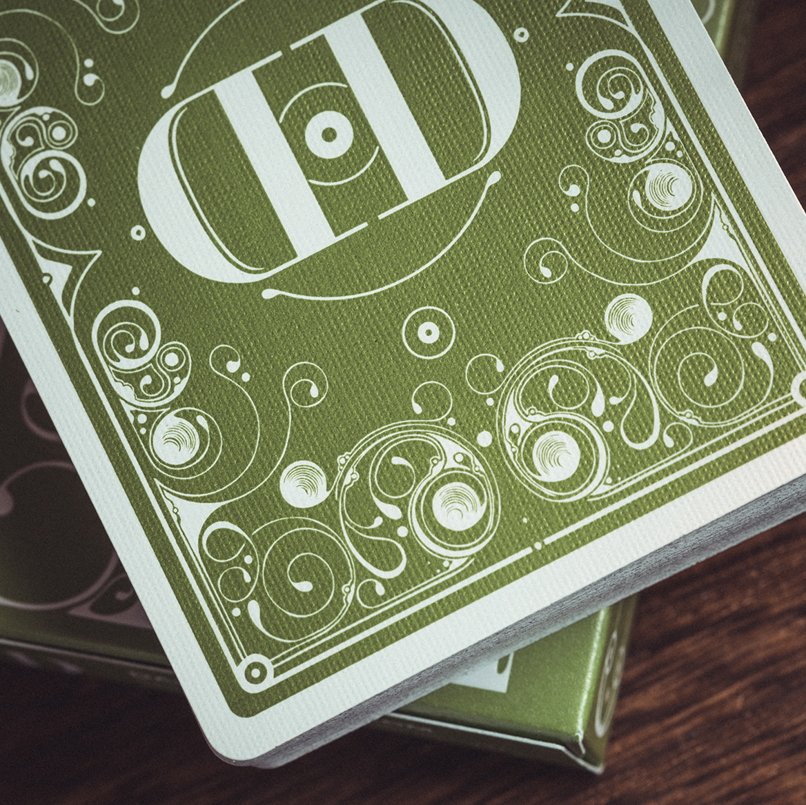 Smoke &amp; Mirrors V8, Green Edition Cardistry Cards